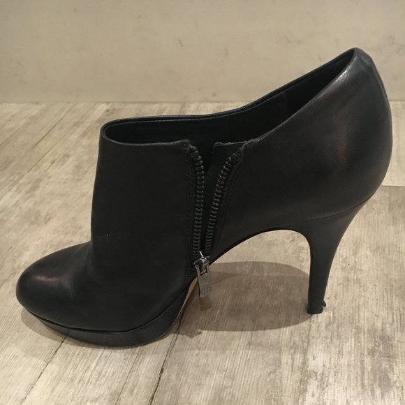 Vince Camuto VC-Elvin Ankle Boots Color:Black Size:9.5 - Picture 4 of 7